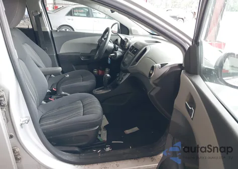 2015 Chevrolet Sonic Lt Auto z USA, uszkodzony, nr VIN 1G1JC5SH4F4169475